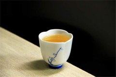 白茶里的“软黄金”是什么？白茶有什么功效？