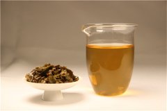 白茶晾晒的过程中发生了什么变化？
